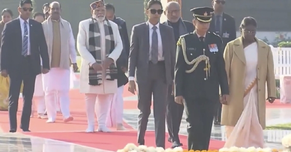 ਮਰਹੂਮ ਭਾਰਤ ਰਤਨ ਸਾਬਕਾ ਪ੍ਰਧਾਨ ਮੰਤਰੀ ਅਟਲ ਬਿਹਾਰੀ ਵਾਜਪਾਈ ਦੇ ਸਮਾਧੀ ਸਥਾਨ ਸਦੈਵ ਅਟਲ ਸਮਾਰਕ ਵਿਖੇ ਰਾਸ਼ਟਰਪਤੀ ਦ੍ਰੋਪਦੀ ਮੁਰਮੂ, ਉਪ ਰਾਸ਼ਟਰਪਤੀ ਸੀਪੀ ਰਾਧਾਕ੍ਰਿਸ਼ਨਨ ਅਤੇ ਪ੍ਰਧਾਨ ਮੰਤਰੀ ਨਰਿੰਦਰ ਮੋਦੀ।