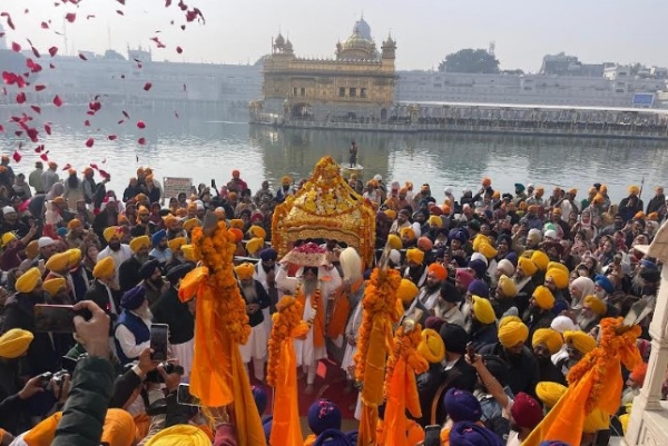 ਸ੍ਰੀ ਗੁਰੂ ਗੋਬਿੰਦ ਸਿੰਘ ਜੀ ਦੇ ਪ੍ਰਕਾਸ਼ ਦਿਹਾੜੇ ਸਬੰਧੀ ਸ੍ਰੀ ਅਕਾਲ ਤਖ਼ਤ ਸਾਹਿਬ ਤੋਂ ਸਜਾਏ ਗਏ ਨਗਰ ਕੀਰਤਨ ਦਾ ਦ੍ਰਿਸ਼।