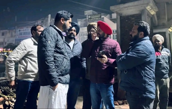 ਵਿਧਾਇਕ ਸ਼ੈਰੀ ਕਲਸੀ ਚੰਡੀਗੜ੍ਹ ਤੋਂ ਵਾਪਸ ਬਟਾਲਾ ਆਉਂਦਿਆਂ ਸ਼ਹਿਰ ਅੰਦਰ ਚੱਲ ਰਹੇ ਵਿਕਾਸ ਕਾਰਜਾਂ ਦਾ ਜਾਇਜ਼ਾ ਲੈਂਦੇ ਹੋਏ.