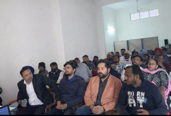 ਠੋਸ ਰਹਿੰਦ-ਖੂੰਹਦ ਨੂੰ ਸਾੜਨ ਤੋਂ ਰੋਕਣ ਲਈ ਨਗਰ ਨਿਗਮ ਵਿਖੇ ਕਰਵਾਏ ਜਾਗਰੂਕਤਾ-ਕਮ-ਸਿਖਲਾਈ ਸੈਸ਼ਨ ਦਾ ਦ੍ਰਿਸ਼.