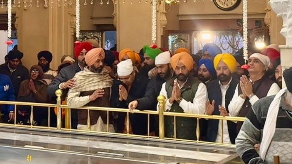 ਅਮਨ ਅਰੋੜਾ ਗੁਰਦੁਆਰਾ ਸ੍ਰੀ ਫਤਹਿਗੜ੍ਹ ਸਾਹਿਬ ਵਿਖੇ ਨਤਮਸਤਕ ਹੋਣ ਮੌਕੇ।