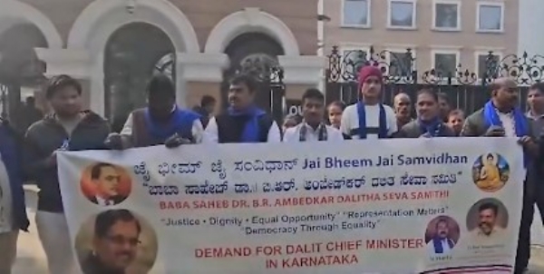 ਕਾਂਗਰਸ ਮੁੱਖ ਦਫ਼ਤਰ ਸਾਹਮਣੇ ਪ੍ਰਦਰਸ਼ਨ ਕਰਦੇ ਹੋਏ ਵਰਕਰ।