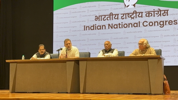 ਕਾਂਗਰਸ ਵਰਕਿੰਗ ਕਮੇਟੀ (ਸੀਡਬਲਯੂਸੀ) ਦੀ ਮੀਟਿੰਗ ਤੋਂ ਬਾਅਦ ਪ੍ਰੈਸ ਕਾਨਫਰੰਸ ਕਰਦੇ ਹੋਏ ਆਗੂ।