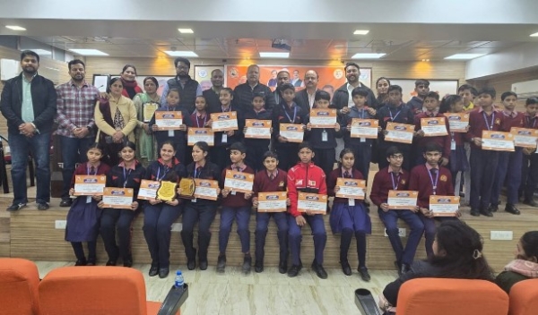 ਅਟਲ ਸਮ੍ਰਿਤੀ ਵਰ੍ਹੇ ਤਹਿਤ ਆਯੋਜਿਤ ਚਿੱਤਰਕਲਾ ਮੁਕਾਬਲੇ ਦੇ ਜੇਤੂ ਵਿਦਿਆਰਥੀ।