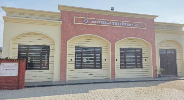 ਆਧੁਨਿਕ ਜਿੰਮ ਬੇਨੜਾ ਦਾ ਬਾਹਰੀ ਦ੍ਰਿਸ਼।