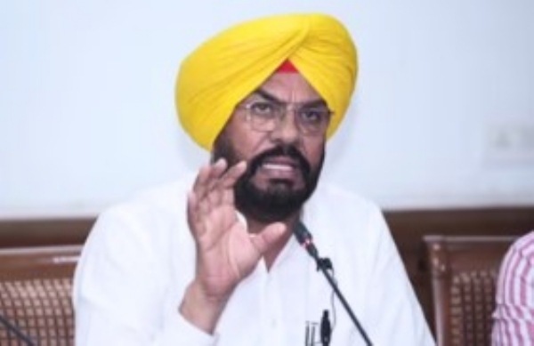 ਕੁਲਦੀਪ ਸਿੰਘ ਧਾਲੀਵਾਲ। ਕੁਲਦੀਪ ਸਿੰਘ ਧਾਲੀਵਾਲ।