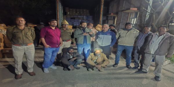 ਕੈਰੀ ਬੈਗਾਂ ਦੀ ਆੜ ਵਿੱਚ ਲੱਖਾਂ ਦੀ ਸ਼ਰਾਬ ਦੀ ਤਸਕਰੀ, ਦੋ ਗ੍ਰਿਫ਼ਤਾਰ