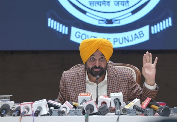 ਮੁੱਖ ਮੰਤਰੀ ਭਗਵੰਤ ਮਾਨ ਪੱਤਰਕਾਰਾਂ ਨਾਲ ਗੱਲਬਾਤ ਦੌਰਾਨ.