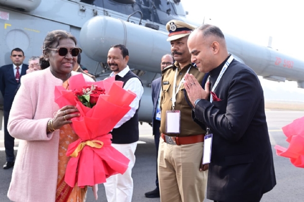 ਰਾਸ਼ਟਰਪਤੀ ਦ੍ਰੋਪਦੀ ਜਮਸ਼ੇਦਪੁਰ ਪਹੁੰਚੀ ਰਾਸ਼ਟਰਪਤੀ ਦ੍ਰੋਪਦੀ ਜਮਸ਼ੇਦਪੁਰ ਪਹੁੰਚੀ