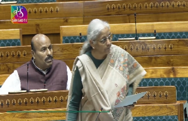 ਵਿੱਤ ਮੰਤਰੀ ਕੇਂਦਰੀ ਆਬਕਾਰੀ ਸੋਧ ਬਿੱਲ, 2025 ਨੂੰ ਵਿਚਾਰ ਅਤੇ ਪਾਸ ਕਰਨ ਲਈ ਪੇਸ਼ ਕਰਦੇ ਹੋਏ