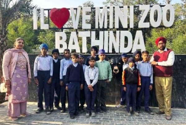 ਸਕੂਲ ਦੇ ਵਿਦਿਆਰਥੀ ਬਠਿੰਡਾ ਜ਼ੂ ਘੁੰਮਣ ਤੋਂ ਬਾਅਦ. ਸਕੂਲ ਦੇ ਵਿਦਿਆਰਥੀ ਬਠਿੰਡਾ ਜ਼ੂ ਘੁੰਮਣ ਤੋਂ ਬਾਅਦ.