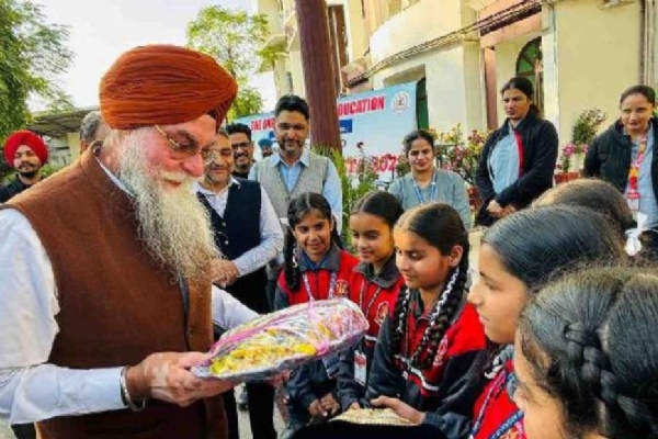 ਪੰਜਾਬ ਵਿਧਾਨ ਸਭਾ ਦੇ ਸਪੀਕਰ ਕੁਲਤਾਰ ਸਿੰਘ ਸੰਧਵਾਂ ਆਕਸਫੋਰਡ ਸਕੂਲ ਦਾ ਦੌਰਾ ਕਰਨ ਮੌਕੇ.