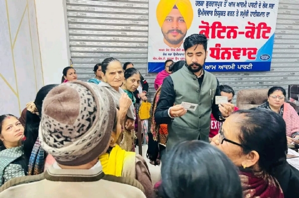 ਮਾਨਿਕ ਮਹਿਤਾ, ਚੇਅਰਮੈਨ ਮਾਰਕਿਟ ਕਮੇਟੀ ਬਟਾਲਾ ਦਫਤਰ ਨਹਿਰੂ ਗੇਟ ਵਿਖੇ ਲੋਕਾਂ ਦੀਆਂ ਮੁਸ਼ਕਿਲਾਂ ਸੁਣਦੇ ਹੋਏ. ਮਾਨਿਕ ਮਹਿਤਾ, ਚੇਅਰਮੈਨ ਮਾਰਕਿਟ ਕਮੇਟੀ ਬਟਾਲਾ ਦਫਤਰ ਨਹਿਰੂ ਗੇਟ ਵਿਖੇ ਲੋਕਾਂ ਦੀਆਂ ਮੁਸ਼ਕਿਲਾਂ ਸੁਣਦੇ ਹੋਏ.