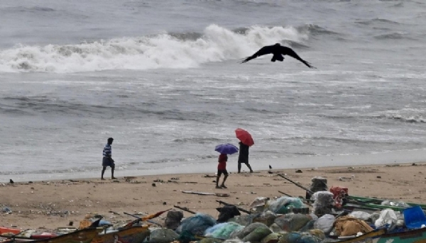 ਚੱਕਰਵਾਤੀ ਤੂਫਾਨ ਦਿਤਵਾ ਕਾਰਨ ਤਾਮਿਲਨਾਡੂ ਦੇ ਤੱਟਵਰਤੀ ਇਲਾਕਿਆਂ ਵਿੱਚ ਭਾਰੀ ਬਾਰਿਸ਼ ਹੋਈ ਹੈ, ਜਿਸ ਨਾਲ ਆਮ ਜਨਜੀਵਨ ਬੁਰੀ ਤਰ੍ਹਾਂ ਪ੍ਰਭਾਵਿਤ ਹੋਇਆ ਹੈ। ਫੋਟੋ: ਇੰਟਰਨੈੱਟ ਮੀਡੀਆ ਚੱਕਰਵਾਤੀ ਤੂਫਾਨ ਦਿਤਵਾ ਕਾਰਨ ਤਾਮਿਲਨਾਡੂ ਦੇ ਤੱਟਵਰਤੀ ਇਲਾਕਿਆਂ ਵਿੱਚ ਭਾਰੀ ਬਾਰਿਸ਼ ਹੋਈ ਹੈ, ਜਿਸ ਨਾਲ ਆਮ ਜਨਜੀਵਨ ਬੁਰੀ ਤਰ੍ਹਾਂ ਪ੍ਰਭਾਵਿਤ ਹੋਇਆ ਹੈ। ਫੋਟੋ: ਇੰਟਰਨੈੱਟ ਮੀਡੀਆ