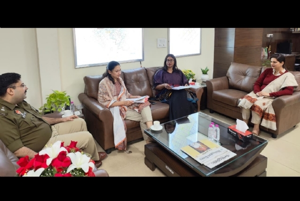 ਪੰਚਾਇਤ ਸੰਮਤੀ ਚੋਣਾਂ ਬਾਰੇ ਚੋਣ ਅਬਜ਼ਰਵਰ ਡੀ ਸੀ, ਐੱਸ ਐੱਸ ਪੀ ਅਤੇ ਹੋਰ ਅਧਿਕਾਰੀਆਂ ਨਾਲ ਮੀਟਿੰਗ ਕਰਦੇ ਹੋਏ.