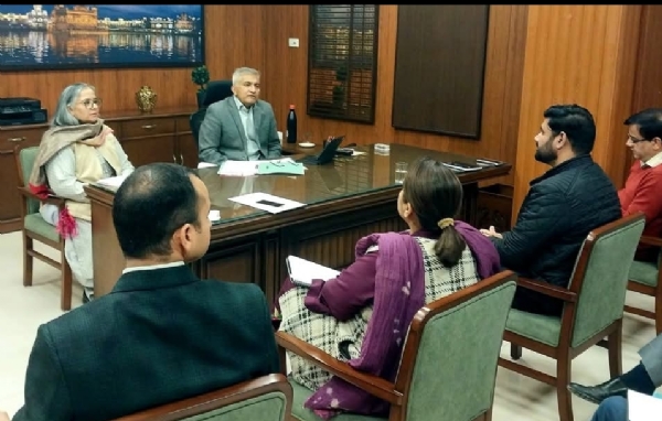 ਫਰੀਦਕੋਟ ਲਈ ਚੋਣ ਓਬਜਰਵਰ ਵੱਲੋਂ ਡਿਪਟੀ ਕਮਿਸ਼ਨਰ ਸਮੇਤ ਸਮੂਹ ਅਧਿਕਾਰੀਆਂ ਨਾਲ ਮੀਟਿੰਗ ਦੌਰਾਨ.