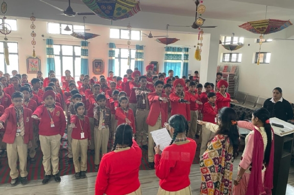 ਚਾਇਲ਼ਡ ਮੈਰਿਜ ਐਕਟ ਸਬੰਧੀ ਬੱਚਿਆਂ ਨੂੰ ਜਾਗਰੂਕ ਕਰਦੇ ਹੋਏ।