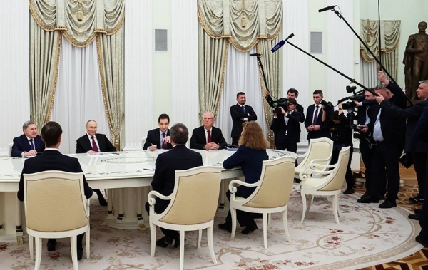 ਰੂਸੀ ਰਾਸ਼ਟਰਪਤੀ ਵਲਾਦੀਮੀਰ ਪੁਤਿਨ ਅਤੇ ਅਮਰੀਕੀ ਵਫ਼ਦ ਦੀ ਮੁਲਾਕਾਤ। ਫੋਟੋ: ਇੰਟਰਨੈੱਟ ਮੀਡੀਆ