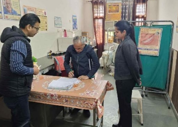 ਸਿਵਲ ਸਰਜਨ ਬਠਿੰਡਾ ਪਰਸ ਰਾਮ ਨਗਰ ਵਿਚਲੇ ਆਮ ਆਦਮੀ ਕਲੀਨਿਕ ਦਾ ਦੌਰਾ ਕਰਨ ਮੌਕੇ.