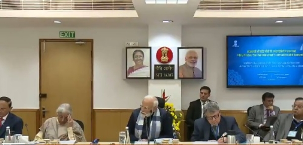 ਪ੍ਰਧਾਨ ਮੰਤਰੀ ਨਰਿੰਦਰ ਮੋਦੀ ਮੰਗਲਵਾਰ ਨੂੰ ਨੀਤੀ ਆਯੋਗ ਵਿਖੇ ਅਰਥਸ਼ਾਸਤਰੀਆਂ ਨਾਲ ਪ੍ਰੀ-ਬਜਟ ਸਲਾਹ-ਮਸ਼ਵਰਾ ਮੀਟਿੰਗ ਦੀ ਪ੍ਰਧਾਨਗੀ ਕਰਦੇ ਹੋਏ।