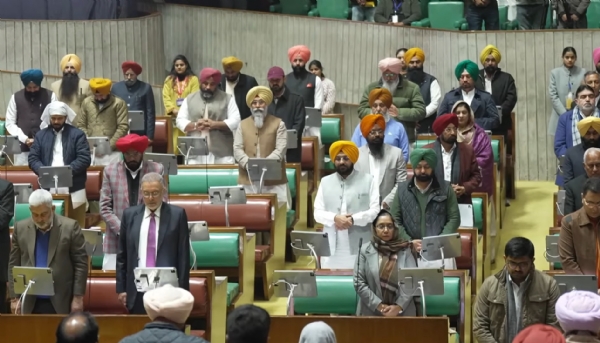 ਪੰਜਾਬ ਵਿਧਾਨ ਸਭਾ ਵੱਲੋਂ ਸ੍ਰੀ ਗੁਰੂ ਗੋਬਿੰਦ ਸਿੰਘ ਜੀ ਅਤੇ ਉਨ੍ਹਾਂ ਦੇ ਸਾਹਿਬਜ਼ਾਦਿਆਂ ਨੂੰ ਵਿਧਾਨ ਸਭਾ ਵਿਚ ਸ਼ਰਧਾਂਜਲੀ ਭੇਟ ਕੀਤੇ ਜਾਣ ਦਾ ਦ੍ਰਿਸ਼.