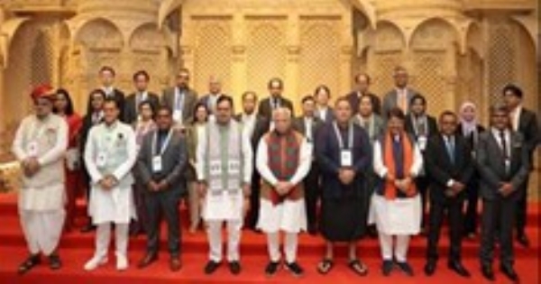 ਕੇਂਦਰੀ ਰਿਹਾਇਸ਼ ਅਤੇ ਸ਼ਹਿਰੀ ਵਿਕਾਸ ਮੰਤਰੀ ਮਨੋਹਰ ਲਾਲ, ਹੋਰ ਮੰਤਰੀ ਅਤੇ ਅਧਿਕਾਰੀ