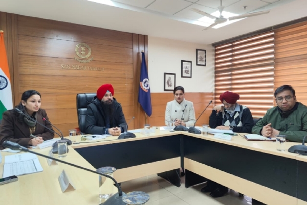 ਜ਼ਿਲ੍ਹਾ ਪ੍ਰਸ਼ਾਸਕੀ ਕੰਪਲੈਕਸ, ਐਸ.ਏ.ਐਸ. ਨਗਰ ਵਿਖੇ ਜ਼ਿਲ੍ਹਾ ਵਿਕਾਸ ਤਾਲਮੇਲ ਅਤੇ ਨਿਗਰਾਨ ਕਮੇਟੀ (ਦਿਸ਼ਾ) ਦੀ ਮੀਟਿੰਗ ਦੀ ਪ੍ਰਧਾਨਗੀ ਕਰਦੇ ਹੋਏ ਐਮ ਪੀ ਮਲਵਿੰਦਰ ਸਿੰਘ ਕੰਗ ਜ਼ਿਲ੍ਹਾ ਪ੍ਰਸ਼ਾਸਕੀ ਕੰਪਲੈਕਸ, ਐਸ.ਏ.ਐਸ. ਨਗਰ ਵਿਖੇ ਜ਼ਿਲ੍ਹਾ ਵਿਕਾਸ ਤਾਲਮੇਲ ਅਤੇ ਨਿਗਰਾਨ ਕਮੇਟੀ (ਦਿਸ਼ਾ) ਦੀ ਮੀਟਿੰਗ ਦੀ ਪ੍ਰਧਾਨਗੀ ਕਰਦੇ ਹੋਏ ਐਮ ਪੀ ਮਲਵਿੰਦਰ ਸਿੰਘ ਕੰਗ