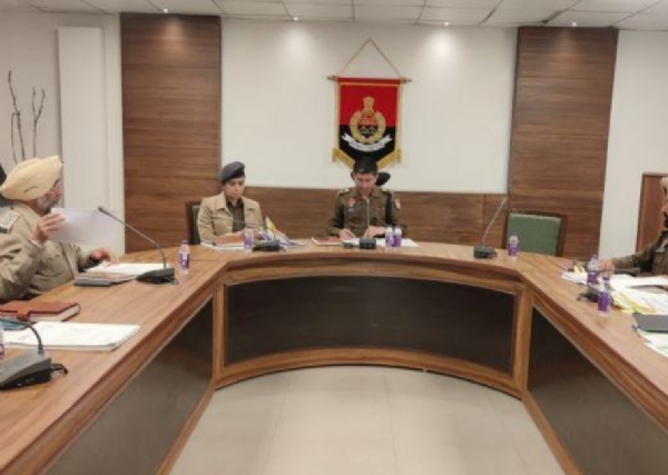 ਮੁਕਤਸਰ ਮਾਘੀ ਮੇਲੇ ਨੂੰ ਲੈ ਕੇ ਐਸਐਸਪੀ ਸੁਰੱਖਿਆ ਅਤੇ ਆਵਾਜਾਈ ਦੇ ਪ੍ਰਬੰਧਾਂ ਦੀ ਸਮੀਖਿਆ ਕਰਦੇ ਹੋਏ. ਮੁਕਤਸਰ ਮਾਘੀ ਮੇਲੇ ਨੂੰ ਲੈ ਕੇ ਐਸਐਸਪੀ ਸੁਰੱਖਿਆ ਅਤੇ ਆਵਾਜਾਈ ਦੇ ਪ੍ਰਬੰਧਾਂ ਦੀ ਸਮੀਖਿਆ ਕਰਦੇ ਹੋਏ.