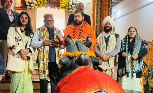 ਰਾਜਪਾਲ ਪੰਜਾਬ ਅਤੇ ਵਿਧਾਇਕ ਕੁਲਵੰਤ ਸਿੰਘ ਸਵਾਮੀ ਸੰਪੂਰਨਾ ਨੰਦ ਜੀ ਮਹਾਰਾਜ ਦੀ ਰਹਿਨੁਮਾਈ ਹੇਠ ਵਾਤਾਵਰਣ ਦੀ ਸਾਂਭ- ਸੰਭਾਲ ਨੂੰ ਲੈ ਕੇ ਕਰਵਾਈ ਗਈ ਗੋਸ਼ਟੀ ਦੇ ਦੌਰਾਨ ਰਾਜਪਾਲ ਪੰਜਾਬ ਅਤੇ ਵਿਧਾਇਕ ਕੁਲਵੰਤ ਸਿੰਘ ਸਵਾਮੀ ਸੰਪੂਰਨਾ ਨੰਦ ਜੀ ਮਹਾਰਾਜ ਦੀ ਰਹਿਨੁਮਾਈ ਹੇਠ ਵਾਤਾਵਰਣ ਦੀ ਸਾਂਭ- ਸੰਭਾਲ ਨੂੰ ਲੈ ਕੇ ਕਰਵਾਈ ਗਈ ਗੋਸ਼ਟੀ ਦੇ ਦੌਰਾਨ