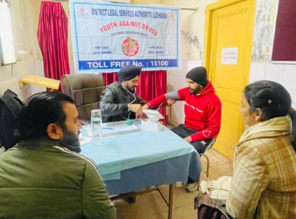 ਯੂਥ ਅਗੇਂਸਟ ਡਰੱਗਜ'' ਮੁਹਿੰਮ ਤਹਿਤ ਲਗਾਏ ਗਏ ਮੁਫ਼ਤ ਮੈਡੀਕਲ ਜਾਂਚ ਕੈਪ ਦਾ ਦ੍ਰਿਸ਼. ਯੂਥ ਅਗੇਂਸਟ ਡਰੱਗਜ'' ਮੁਹਿੰਮ ਤਹਿਤ ਲਗਾਏ ਗਏ ਮੁਫ਼ਤ ਮੈਡੀਕਲ ਜਾਂਚ ਕੈਪ ਦਾ ਦ੍ਰਿਸ਼.