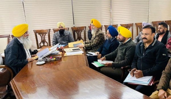 ਮੰਤਰੀ ਗੁਰਮੀਤ ਖੁੱਡੀਆਂ ਵੈਟਰਨਰੀ ਇੰਸਪੈਕਟਰਾਂ ਨਾਲ ਮੀਟਿੰਗ ਦੌਰਾਨ।