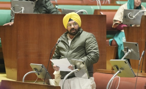 ਮੰਤਰੀ ਹਰਭਜਨ ਸਿੰਘ ਈ ਟੀ ਓ ਵਿਧਾਨ ਸਭਾ ਵਿਚ ਸੰਬੋਧਨ ਕਰਦੇ ਹੋਏ.