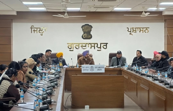 ਵਧੀਕ ਡਿਪਟੀ ਕਮਿਸ਼ਨਰ (ਜ) ਗੁਰਦਾਸਪੁਰ ਜ਼ਿਲ੍ਹਾ ਬਾਲ ਭਲਾਈ ਕੌਂਸਲ ਦੀ ਮੀਟਿੰਗ ਦੌਰਾਨ.
