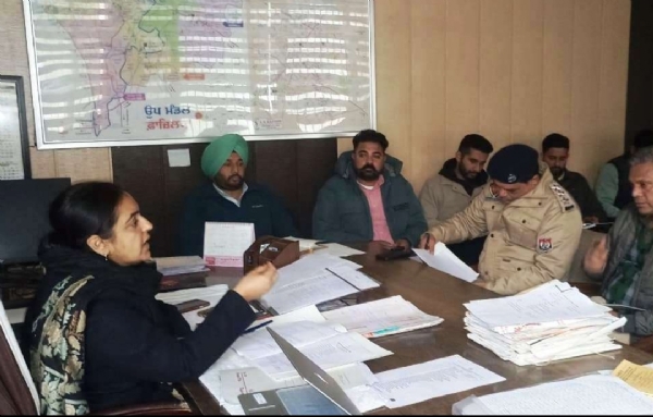 ਐਸਡੀਐਮ/ਆਰਟੀਓ ਫਾਜਿਲਕਾ ਜ਼ਿਲ੍ਹਾ ਰੋਡ ਸੇਫਟੀ ਕਮੇਟੀ ਦੀ ਮੀਟਿੰਗ ਦੌਰਾਨ.