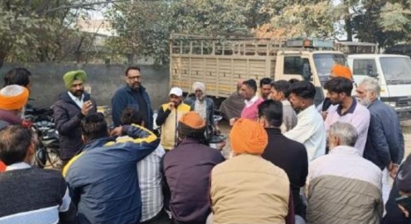 ਸਿਹਤ ਵਿਭਾਗ ਵੱਲੋਂ  ਬਿਮਾਰੀਆਂ ਤੋਂ ਬਚਾਅ ਸਬੰਧੀ ਕੀਤੀ ਨੁੱਕੜ ਮੀਟਿੰਗ ਦਾ ਦ੍ਰਿ਼ਸ਼।