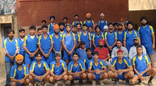 ਨੌਜਵਾਨਾਂ ਨੂੰ ਅਗਨੀਵੀਰ ਦੀ ਭਰਤੀ ਲਈ ਆਏ ਨੌਜਵਾਨ।