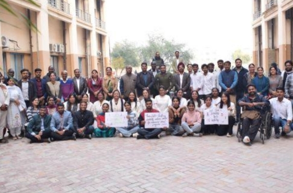 ਪੰਜਾਬ ਕੇਂਦਰੀ ਯੂਨੀਵਰਸਿਟੀ ਵਿਖੇ ਵਿਸ਼ਵ ਅੰਗਹੀਣ ਦਿਵਸ 2025 ਮੌਕੇ ਨੁੱਕੜ ਨਾਟਕ ਪੇਸ਼ ਕਰਨ ਉਪਰੰਤ. ਪੰਜਾਬ ਕੇਂਦਰੀ ਯੂਨੀਵਰਸਿਟੀ ਵਿਖੇ ਵਿਸ਼ਵ ਅੰਗਹੀਣ ਦਿਵਸ 2025 ਮੌਕੇ ਨੁੱਕੜ ਨਾਟਕ ਪੇਸ਼ ਕਰਨ ਉਪਰੰਤ.