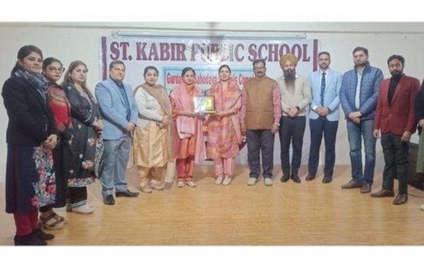 ਗੁਰਦਾਸਪੁਰ ਦੇ ਸੇਂਟ ਕਬੀਰ ਪਬਲਿਕ ਸਕੂਲ ਵਿਖੇ ਕਰਵਾਏ ਸਨਮਾਨ ਸਮਾਰੋਹ ਦਾ ਦ੍ਰਿਸ਼.