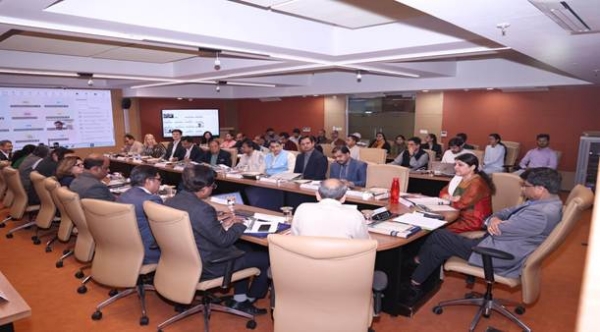 ਸੀਸੀਯੂਐਸ ਤਕਨਾਲੋਜੀ ਲਈ ਰੋਡਮੈਪ ਜਾਰੀ ਕਰਨ ਦੌਰਾਨ ਅਧਿਕਾਰੀ ਅਤੇ ਮੌਜੂਦ ਉਦਯੋਗਪਤੀ