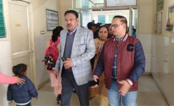 ਸਿਵਲ ਸਰਜਨ ਗੁਰਦਾਸਪੁਰ ਡਾਕਟਰ ਮਹੇਸ਼ ਕੁਮਾਰ ਪ੍ਰਭਾਕਰ ਜਿਲਾ ਹਸਪਤਾਲ ਦਾ ਅਚਨਚੇਤ ਦੌਰਾ ਕਰਨ ਮੌਕੇ.