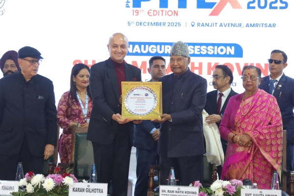 19ਵੇਂ ਪਾਈ ਟੈਕਸ ’ਚ ਸਾਬਕਾ ਰਾਸ਼ਟਰਪਤੀ ਰਾਮਨਾਥ ਕੋਵਿੰਦ ਦਾ ਸਨਮਾਨ ਕਰਦੇ ਹੋਏ ਕਰਨ ਗਿਲਹੋਤਰਾ 19ਵੇਂ ਪਾਈ ਟੈਕਸ ’ਚ ਸਾਬਕਾ ਰਾਸ਼ਟਰਪਤੀ ਰਾਮਨਾਥ ਕੋਵਿੰਦ ਦਾ ਸਨਮਾਨ ਕਰਦੇ ਹੋਏ ਕਰਨ ਗਿਲਹੋਤਰਾ