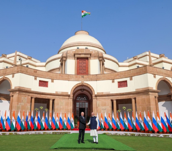 ਦਿੱਲੀ ਦੇ ਹੈਦਰਾਬਾਦ ਹਾਊਸ ਵਿਖੇ ਗੱਲਬਾਤ ਤੋਂ ਪਹਿਲਾਂ ਰਾਸ਼ਟਰਪਤੀ ਪੁਤਿਨ ਅਤੇ ਪ੍ਰਧਾਨ ਮੰਤਰੀ ਮੋਦੀ ਦਿੱਲੀ ਦੇ ਹੈਦਰਾਬਾਦ ਹਾਊਸ ਵਿਖੇ ਗੱਲਬਾਤ ਤੋਂ ਪਹਿਲਾਂ ਰਾਸ਼ਟਰਪਤੀ ਪੁਤਿਨ ਅਤੇ ਪ੍ਰਧਾਨ ਮੰਤਰੀ ਮੋਦੀ