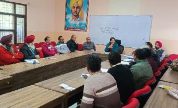 ਬਲਾਕ ਪ੍ਰਾਇਮਰੀ ਸਿੱਖਿਆ ਅਫ਼ਸਰ, ਬੀ ਐਨ ਓਜ਼,ਏ ਐਸ ਜੀ ਟੀਮ ਮੈਂਬਰਜ਼ ਅਤੇ ਸੈਂਟਰ ਹੈੱਡਜ਼ ਦੀ ਇਕ ਵਿਸ਼ੇਸ਼ ਮੀਟਿੰਗ ਦਾ ਦ੍ਰਿਸ਼.