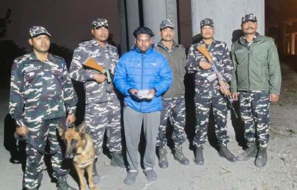 ਗ੍ਰਿਫ਼ਤਾਰ ਨੌਜਵਾਨ ਗ੍ਰਿਫ਼ਤਾਰ ਨੌਜਵਾਨ