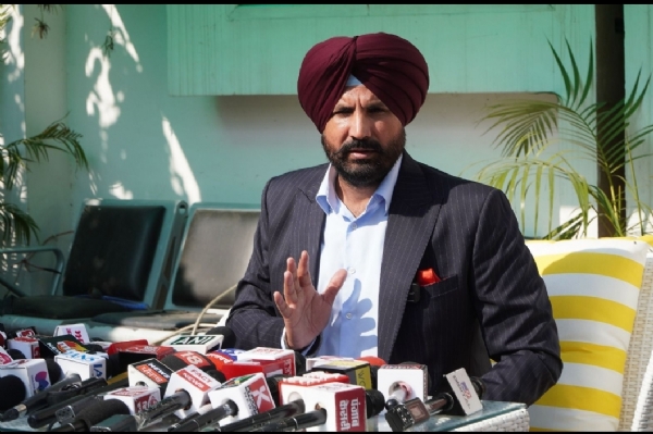 ਅਮਰਿੰਦਰ ਸਿੰਘ ਰਾਜਾ ਵੜਿੰਗ ਪੱਤਰਕਾਰਾਂ ਨਾਲ ਗੱਲਬਾਤ ਦੌਰਾਨ.