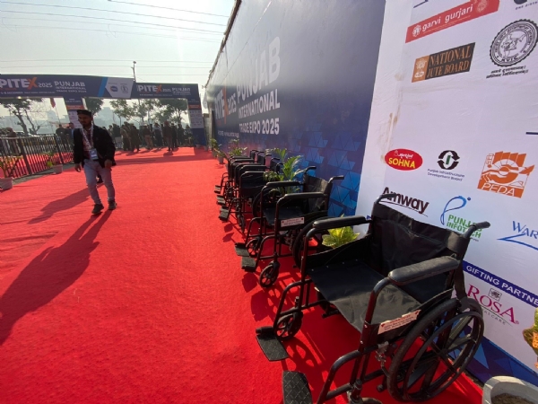 ਪਾਈਟੈਕਸ ਵਿਖੇ ਅਪਾਹਜਾਂ ਅਤੇ ਬਜ਼ੁਰਗਾਂ ਲਈ ਵ੍ਹੀਲਚੇਅਰਾਂ। ਪਾਈਟੈਕਸ ਵਿਖੇ ਅਪਾਹਜਾਂ ਅਤੇ ਬਜ਼ੁਰਗਾਂ ਲਈ ਵ੍ਹੀਲਚੇਅਰਾਂ।