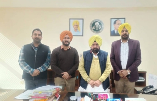 ਮੰਡੀ ਦੀਆਂ ਸਮੱਸਿਆਵਾਂ ਅਤੇ ਕੁਝ ਮੰਗਾਂ ਨੂੰ ਲੈ ਕੇ ਚੇਅਰਮੈਨ ਬਰਸਟ ਨਾਲ ਵਿਸ਼ੇਸ਼ ਮੀਟਿੰਗ ਉਪਰੰਤ.