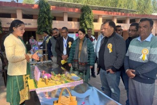 ਮਾਲੇਵਾਲ ਵਿਖੇ ਜਿਲ੍ਹਾ ਪੱਧਰੀ ਅਧਿਆਪਕਾਂ ਦੇ ਟੀਚਰ ਫੈਸਟ ਦੇ ਹੋਏ ਮੁਕਾਬਲੇ ਦਾ ਦ੍ਰਿਸ਼.