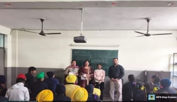 ਸਰਕਾਰੀ ਹਾਈ ਸਕੂਲ ਫੀਲਡ ਗੰਜ, ਖੇੜੀ-ਝਮੇੜੀ ਵਿਖੇ ਸਕੂਲੀ ਬੱਚਿਆਂ ਨੂੰ ਜਾਗਰੂਕ ਕੀਤੇ ਜਾਣ ਦਾ ਦ੍ਰਿਸ਼. ਸਰਕਾਰੀ ਹਾਈ ਸਕੂਲ ਫੀਲਡ ਗੰਜ, ਖੇੜੀ-ਝਮੇੜੀ ਵਿਖੇ ਸਕੂਲੀ ਬੱਚਿਆਂ ਨੂੰ ਜਾਗਰੂਕ ਕੀਤੇ ਜਾਣ ਦਾ ਦ੍ਰਿਸ਼.