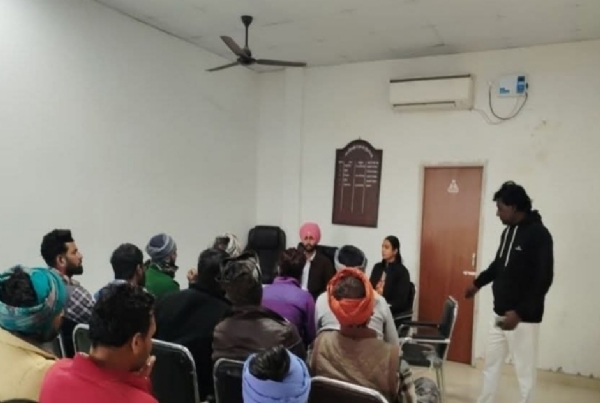 ਕੂੜਾ ਸਾੜਨ ਨੂੰ ਰੋਕਣ ਲਈ ਪੀ.ਪੀ.ਸੀ.ਬੀ. ਵੱਲੋਂ ਜਾਰੀ ਰੋਜ਼ਾਨਾ ਜਾਗਰੂਕਤਾ ਮੁਹਿੰਮ ਦਾ ਦ੍ਰਿਸ਼.